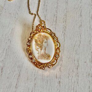 AVON Vintage PC Presidents Club Award Cameo Broock Pin Necklace, Cameo Necklace,